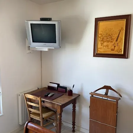 Апартаменты Charming Flat Just Outside Paris W Free Private Parking Сент-Уан
